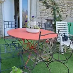 Apartmán De La Laiterie Avec Petit Jardin.
