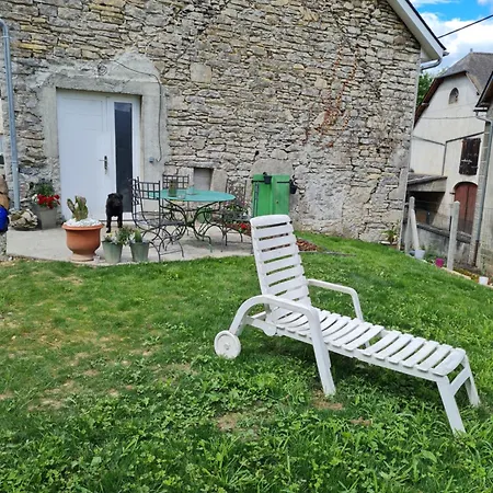 Apartmán De La Laiterie Avec Petit Jardin. *